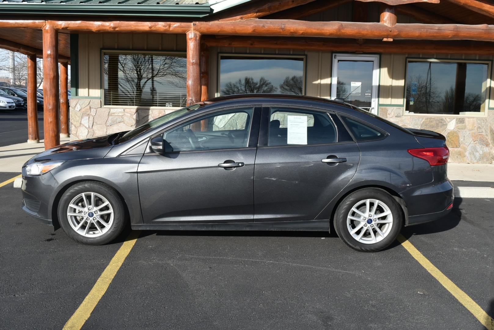 2016 Gray /Black Ford Focus SE (1FADP3F26GL) with an 2.0L I-4 GDI TI-VCT FLEX FUEL engine, 6-Speed Powershift Automatic transmission, located at 1600 E Hwy 44, Rapid City, SD, 57703, (605) 716-7878, 44.070232, -103.171410 - Photo#3